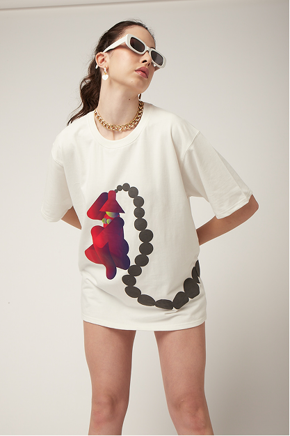 Graphic 1 worn — front, angle